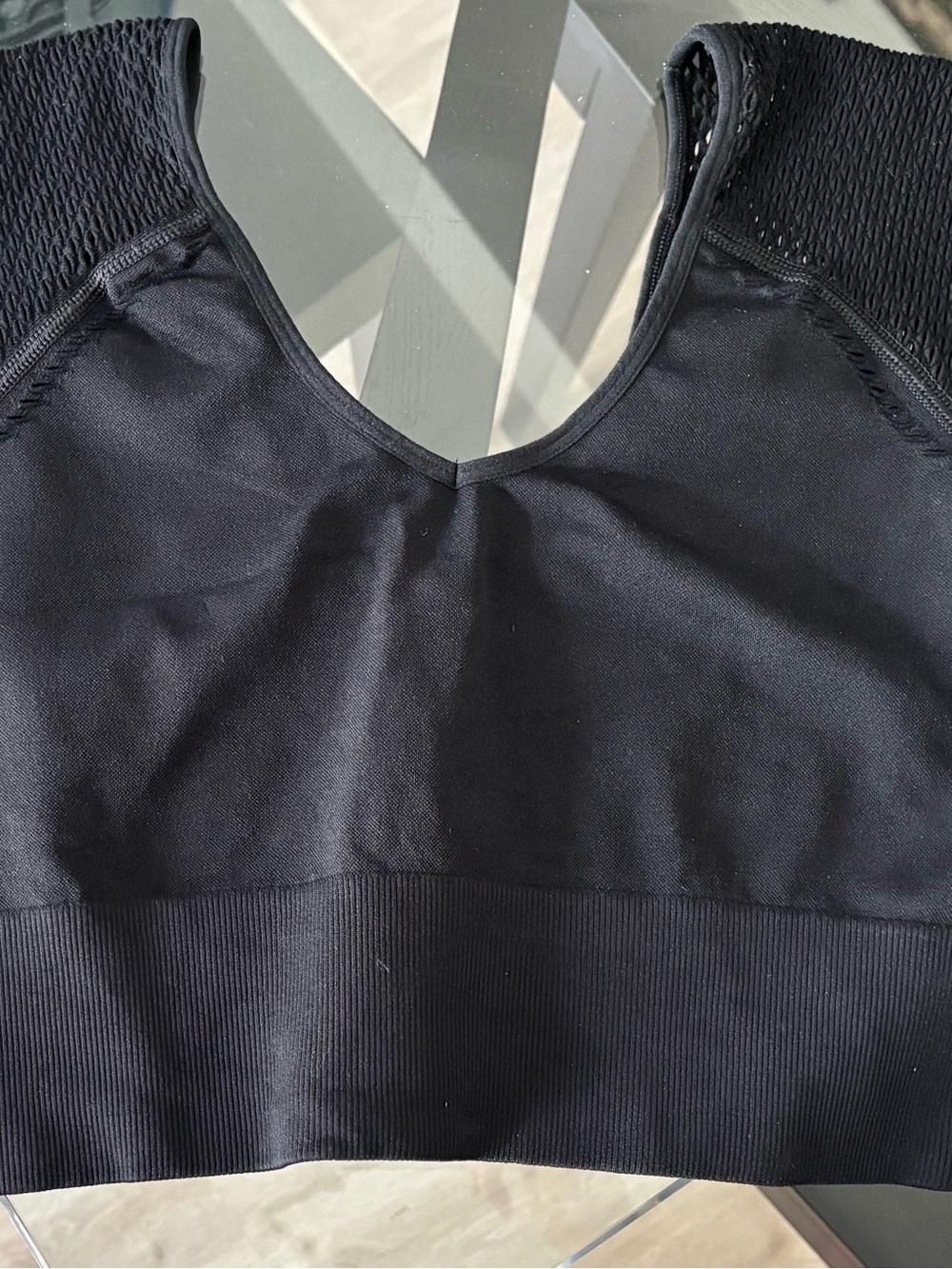 Black Women's V‑Neck Active Crop Top